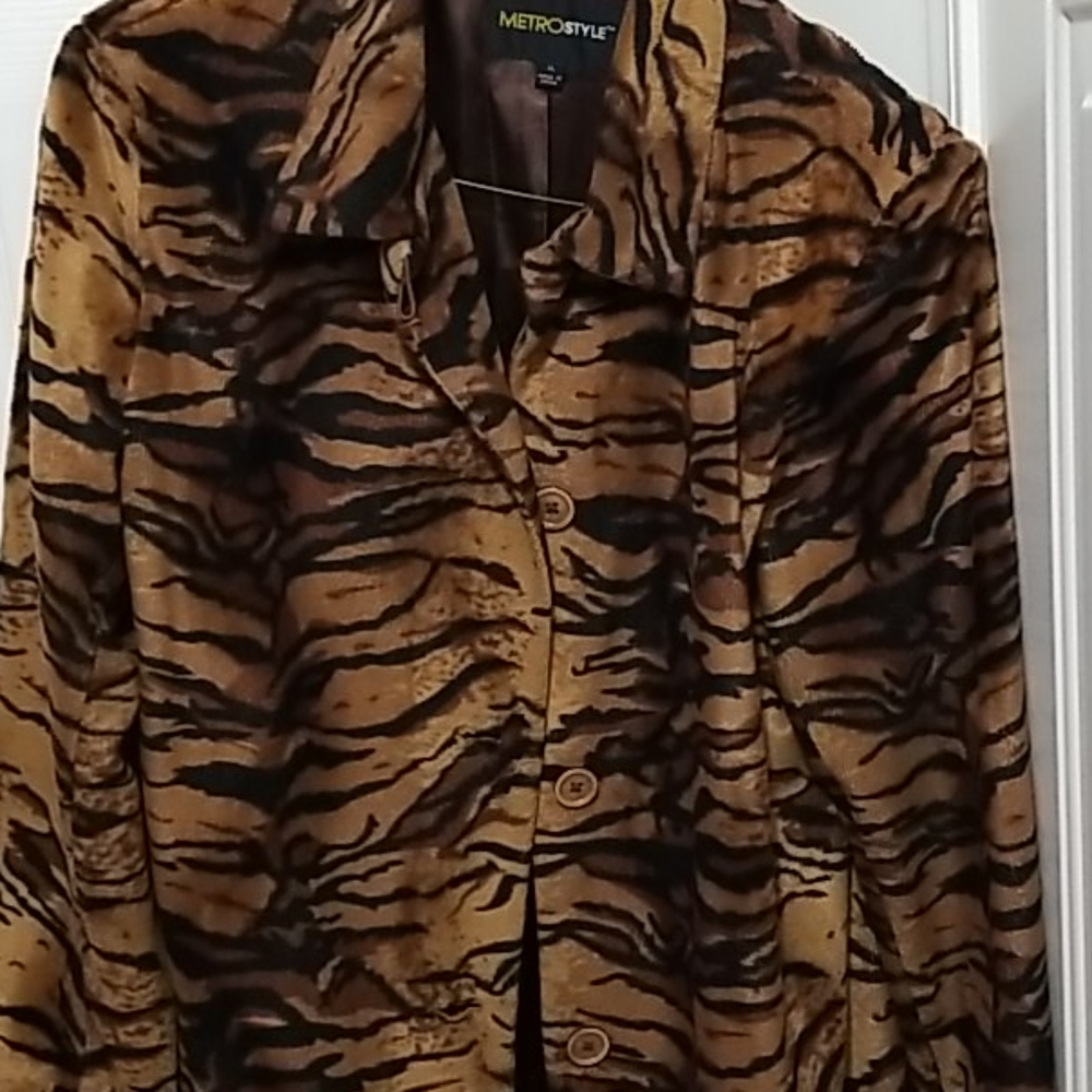 XL Chic animal print car coat.